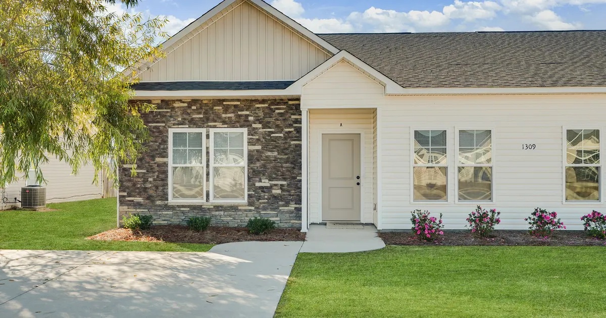 Allen Ridge Townhomes 2 & 3 Bedroom Apartments for Rent in Greenville